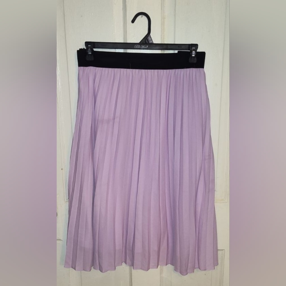 Elegant Lavender Pleated Skirt